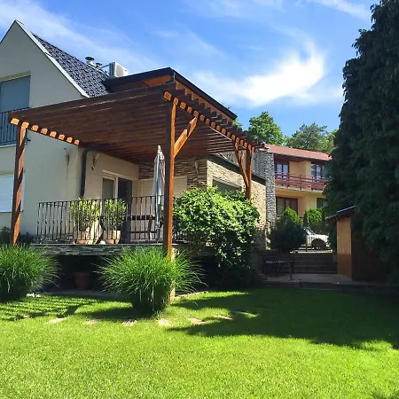 Csittenyhegy Villa