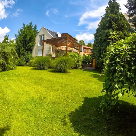 Csittenyhegy Villa *